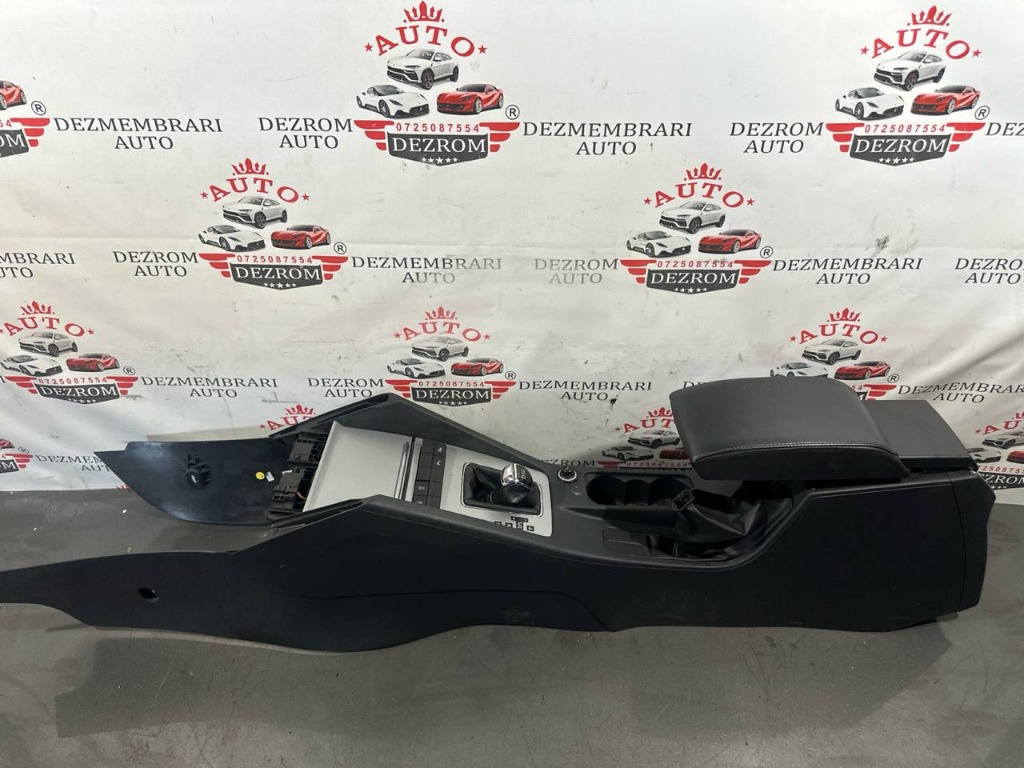 Consola centrala cu cotiera 5E0823509B Skoda Octavia III Hatchback (5E3) 2.0 TDI / TDI RS 4x4 184 cai CUNA
