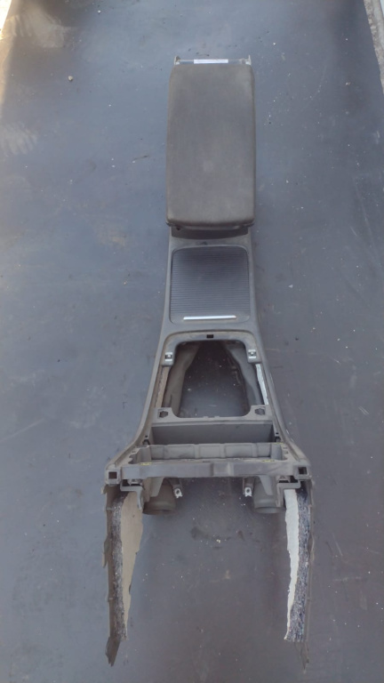 Consola centrala cu cotiera VW PASSAT B6 - COD 3c1863241cg