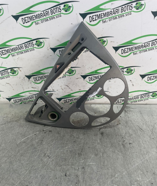 Consola centrala Ford Focus [1998 - 2004] Hatchback 5-usi 1.8 AT TDDi (75 hp)