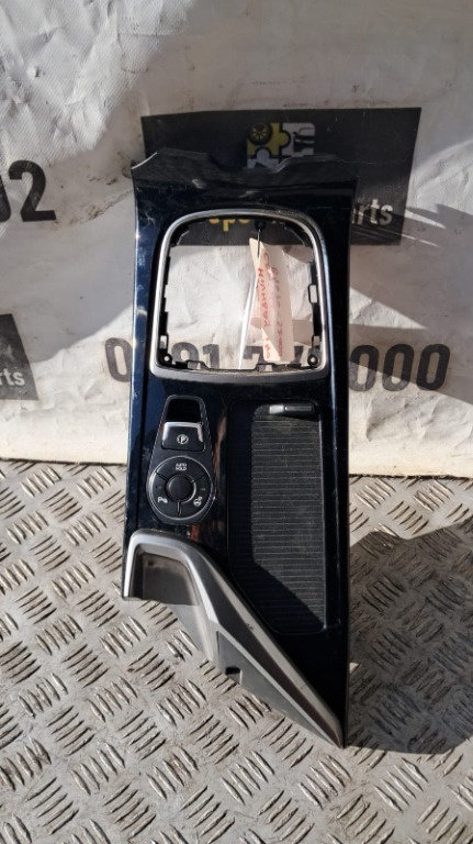 Consola centrala Hyundai I40 1.7 CRDI D4FD 2012 Cod 84670-3Z000