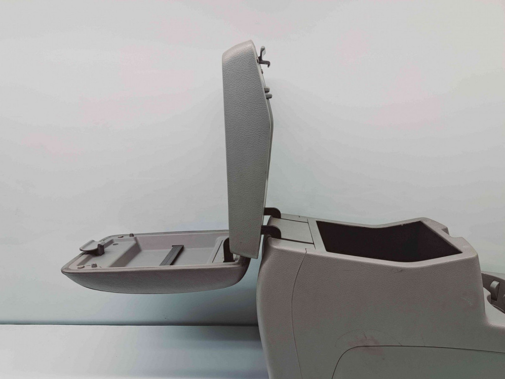 Consola centrala Hyundai Santa Fe 2 (CM) [Fabr 2005-2012] 84651-2B700