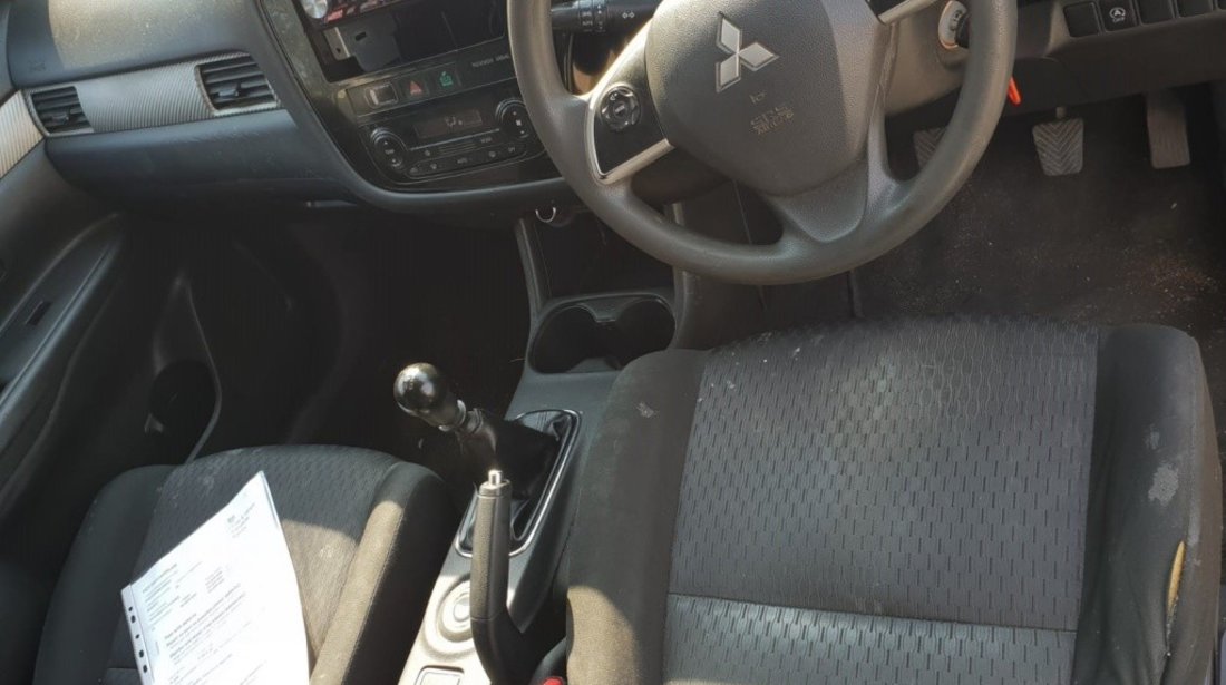 Consola centrala Mitsubishi Outlander 2013 3 mk3 4n14 2.2 di-d