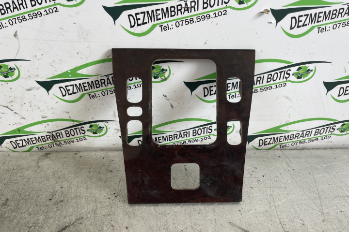 Consola centrala ornament 2026804039 / 202 680 4039 Mercedes-Benz C-Class W202/S202 [1993 - 1997] Sedan C 180 MT (122 hp)