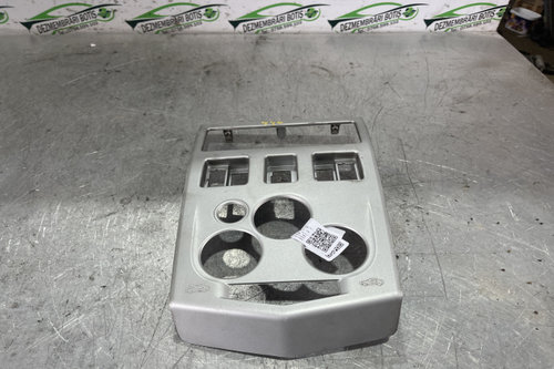 Consola centrala ornament trim 8200382717 Dacia Logan [2004 - 2008] Sedan 1.5 D MT (70 hp)