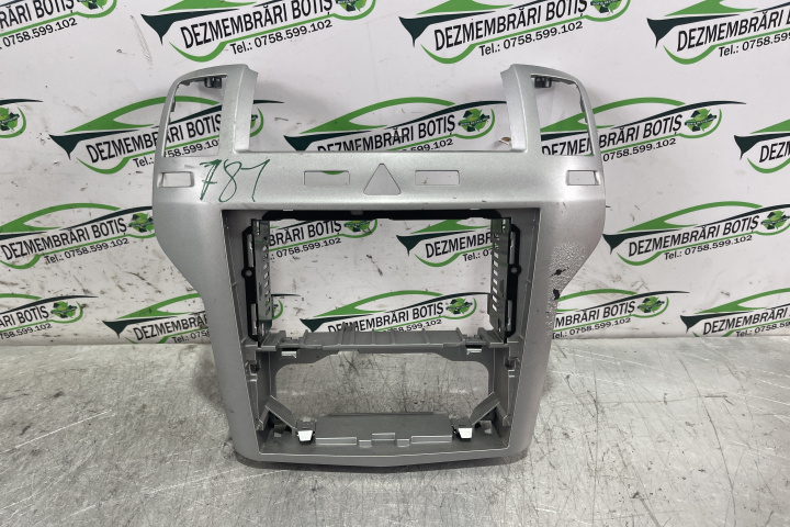 Consola centrala ornament trim CU DEFECT 13162556 / 13 162 556 Opel Zafira B [2005 - 2010] Minivan 5-usi 1.9 CDTI MT (100 hp)