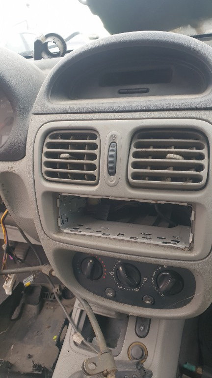 Consola centrala Renault Clio 2 2005 Limuzina 1.5 dci