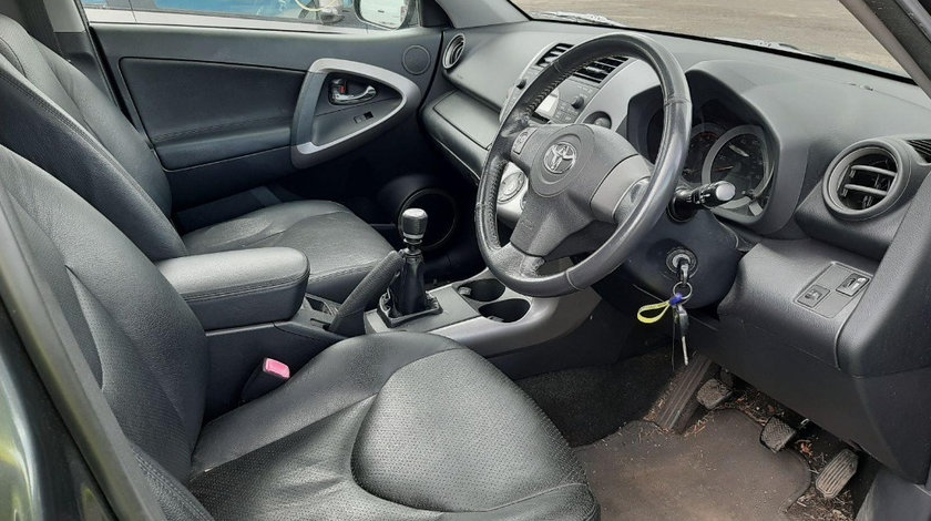 Consola centrala Toyota RAV 4 2007 SUV 2.2 TDI