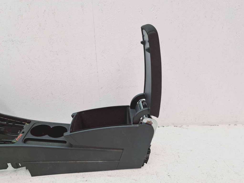 Consola centrala Volkswagen Passat B7 (365) Variant [Fabr 2010-2014] 3AC863241C