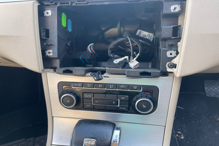 Consola centrala Volkswagen Passat CC [2008 - 2012] Sedan 2.0 TDI DSG (170 hp)