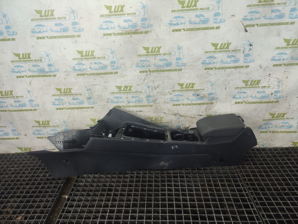 Consola centrala Volkswagen VW Golf 8 [2020 - 2024] 1.0 eTSI DLAA