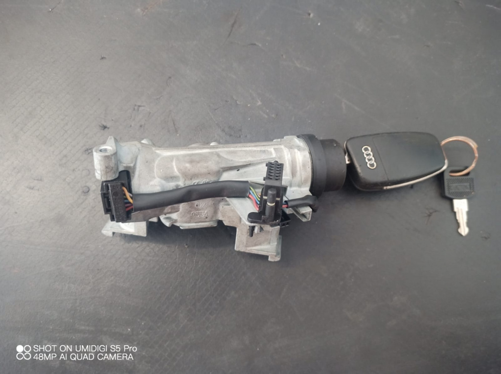 Contact auto cu cheie, Audi A3 8P COD -1k0905851b