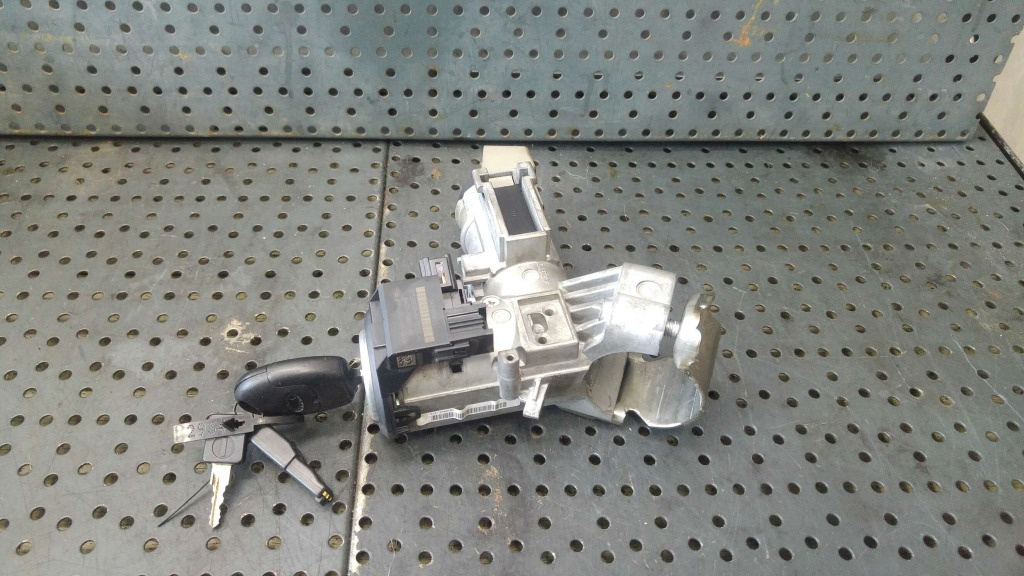 Contact auto cu cheie ford fiesta 6 cb1 ccn 8a6t15607ab