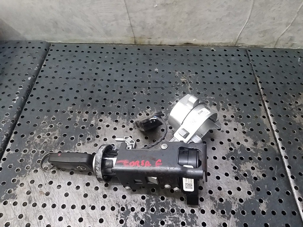 Contact auto cu cheie opel corsa e x15 13496349