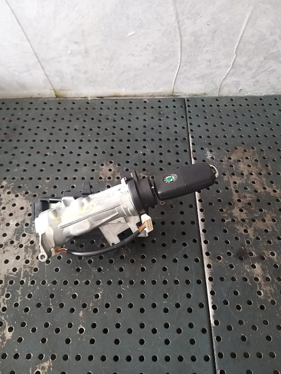 Contact auto cu cheie skoda octavia 2 1z 1k0905851b