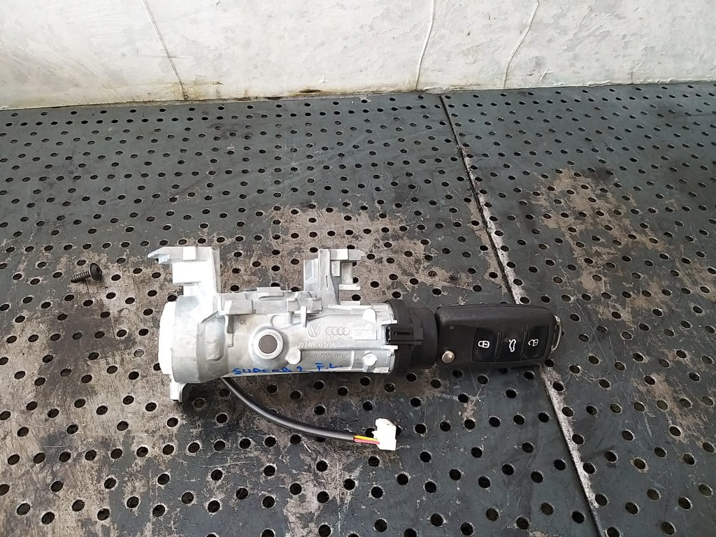 Contact auto cu cheie skoda superb 2 3t facelift 1k0905851
