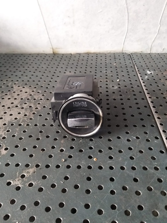 Contact auto cu cheie vw passat b6 3c 3c0905843m
