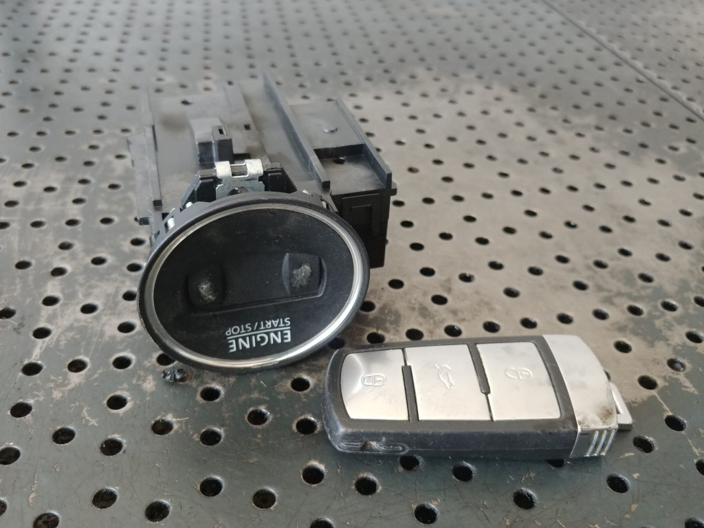 Contact auto cu cheie vw passat b6 3c 3c0905843q