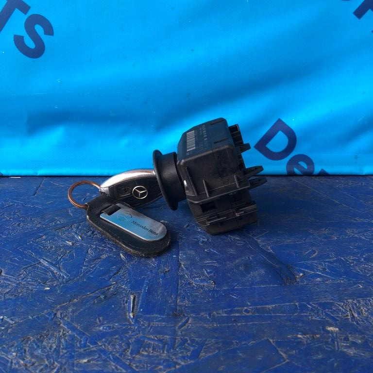 Contact + cheie Mercedes C Class W204 2007-2011 COD A2075450108