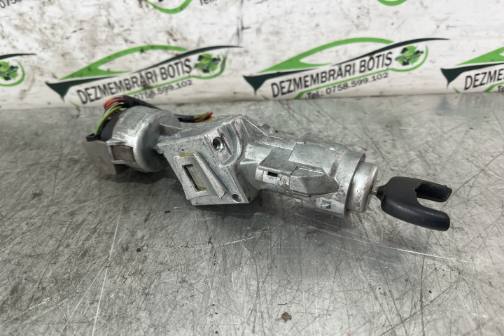 Contact cu cheie 3M513F880AC / 3M51-3F880-AC Ford Focus 2 [2004 - 2008] wagon 5-usi 1.6 TDCi MT (90 hp)