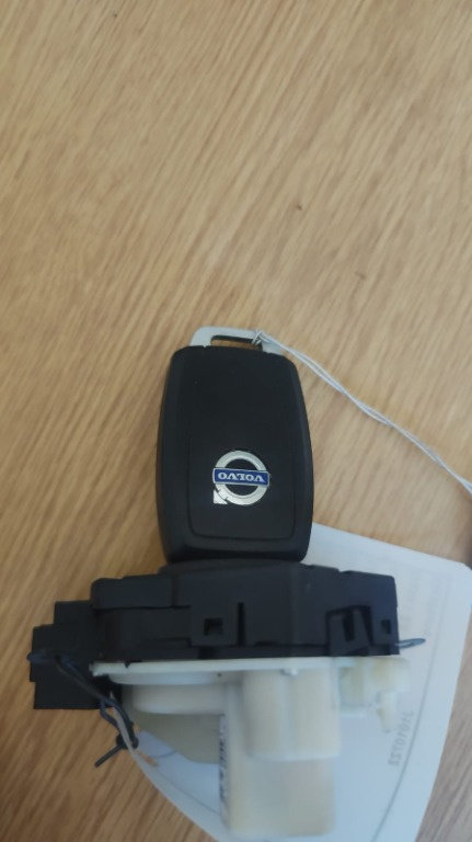 Contact cu cheie Volvo V50 2.0 D cod motor D4204T ,transmisie automata ,an 2010 cod 31300586
