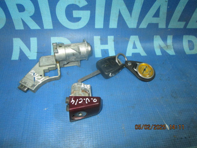 Contact Opel Vectra C 0500982 (cu butuc portiera)