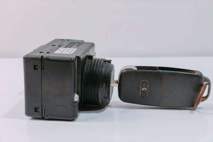 Contact pornire + cheie 3D0905865E Audi A8 D3/4E [2002 - 2005]