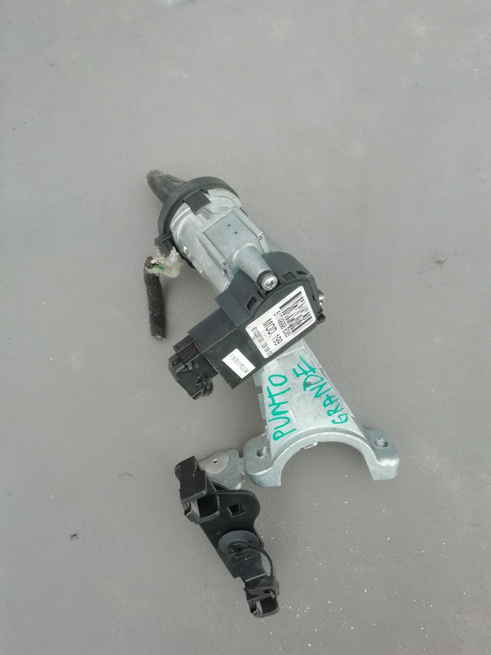 CONTACT PORNIRE CU CHEIE FIAT GRANDE PUNTO an 2007 cod OEM:51793074.