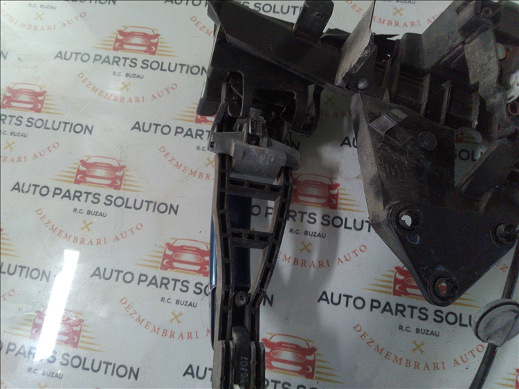 Contramaner usa dreapta fata FORD FOCUS 2 an fabr.2006