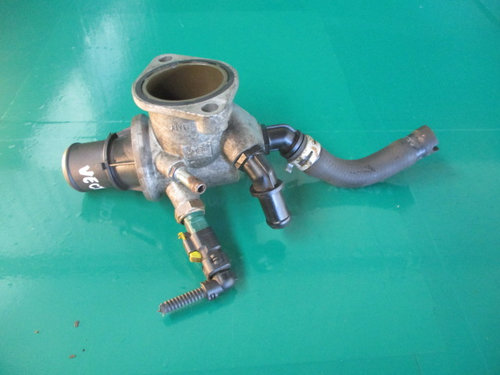 CORP / CARCASA TERMOSTAT CU SENZOR COD 55202510 OPEL VECTRA C 1.9 CDTI FAB. 2002 – 2009 ⭐⭐⭐...