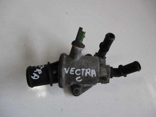 CORP / CARCASA TERMOSTAT OPEL VECTRA C 1.9 CDTI FAB. 2002 – 2009 ⭐⭐⭐⭐⭐