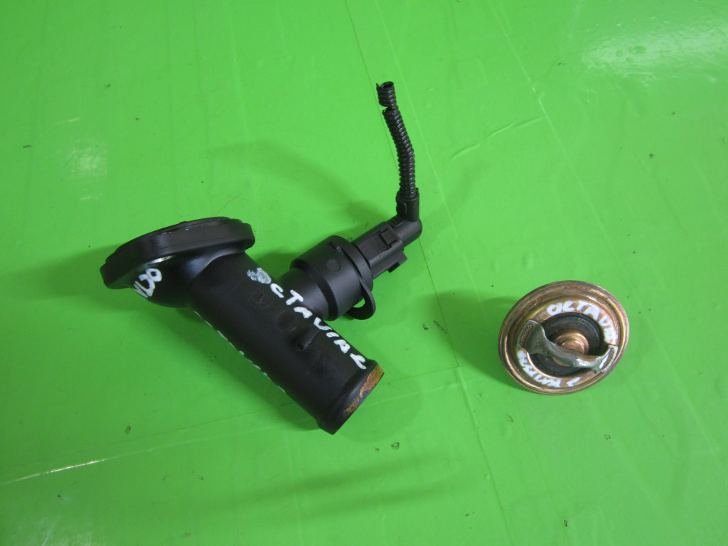 CORP / CARCASA TERMOSTAT + SENZOR SKODA 