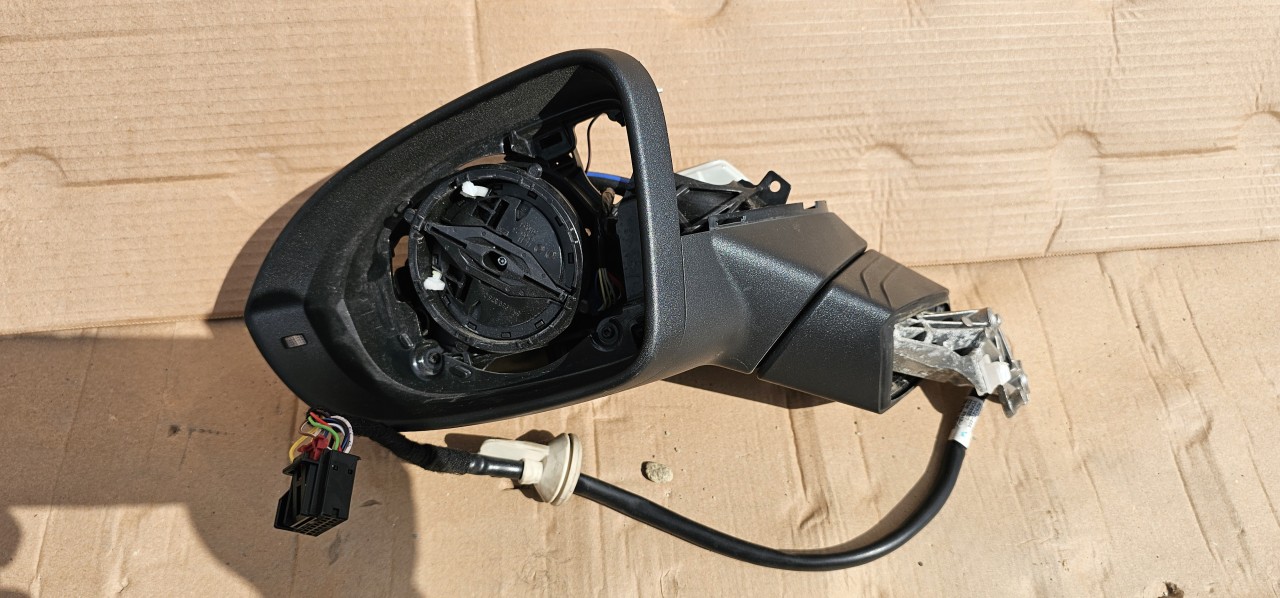 Corp Oglinda stanga Vw Golf 8 2020 2021 2022 2023