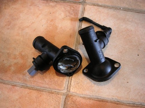 Corp termostat cu senzor VW Passat B6 (3C2) 2005-2010 cod 03G121121D