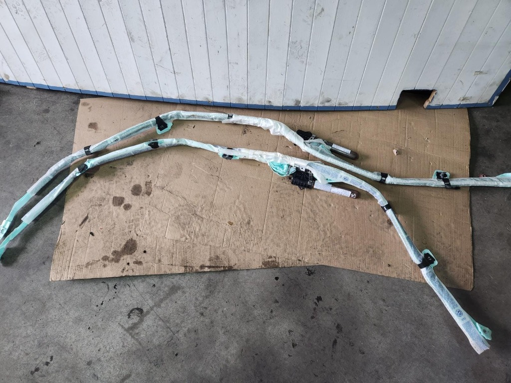 Cortina dreapta Vw Passat B7 an de fabricatie 2012 Cod : 3C0880742F 3C0880741F
