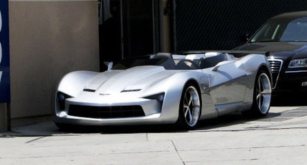 Corvette Stingray Concept pozeaza topless