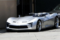 Corvette Stingray Concept pozeaza topless