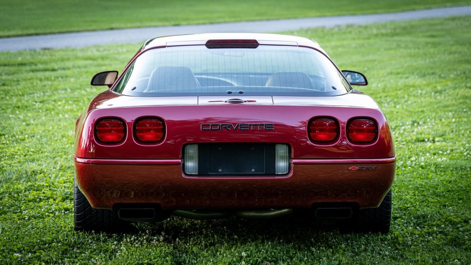 Corvette ZR-1 cu 1.628 de kilometri la bord