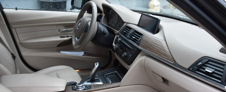 Costa cu 500 de euro mai putin decat cea mai ieftina Dacia Logan, insa ofera de doua ori mai multa putere. In plus, beneficiaza de tapiterie din piele bej, scaune cu memorie si Head-Up Display Costa cu 500 de euro mai putin decat cea mai ieftina Dacia Logan, insa ofera de doua ori mai multa putere. In plus, beneficiaza de tapiterie din piele bej, scaune cu memorie si Head-Up Display