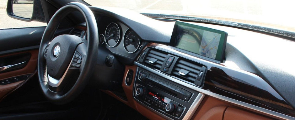 Costa cu aproximativ 150 de euro mai putin decat cea mai ieftina Dacia Logan, insa ofera de peste trei ori mai multa putere. In plus, beneficiaza de navigatie Professional, faruri cu bi-xenon si climatizare cu reglare automata