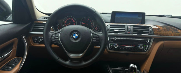 Costa cu peste 300 de euro mai putin decat cea mai ieftina Dacia Logan, insa ofera de aproape trei ori mai multa putere. In plus, se bucura de faruri cu bi-xenon, tapiterie din piele maro si scaune incalzite