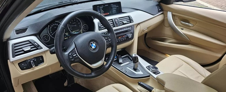 Costa cu peste 500 de euro mai putin decat cea mai ieftina Dacia Logan, insa ofera de aproape doua ori mai multa putere. In plus, beneficiaza de tapiterie din piele bej, scaune sport incalzite si navigatie cu display mare Costa cu peste 500 de euro mai putin decat cea mai ieftina Dacia Logan, insa ofera de aproape doua ori mai multa putere. In plus, beneficiaza de tapiterie din piele bej, scaune sport incalzite si navigatie cu display mare