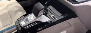 Costa cu peste 8.200 de euro mai putin decat Dacia Spring, dar ofera de peste doua ori mai multa putere. In plus, farurile cu LED, tapiteria din piele si display-ul central cu diagonala de 10.1 inch sunt standard