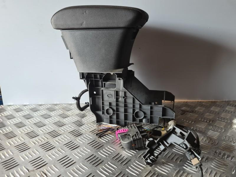 Cotiera piele originala cu port USB si jack Opel Astra K 2015-2019
