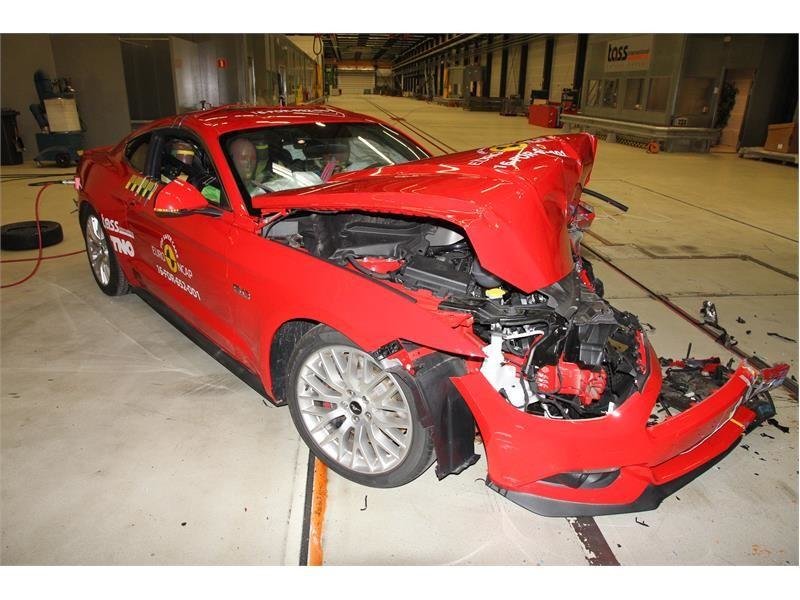 Crash test Ford Mustang