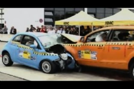 Crash test intre Fiat 500 si Audi Q7 Crash test intre Fiat 500 si Audi Q7