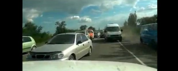 Credeai ca stii ce e ala trafic haotic? Nu ai mai vazut niciodata asa ceva!