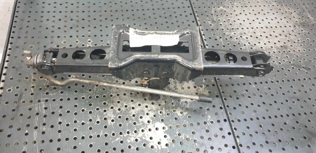 Cric auto ford kuga 1 9a24202