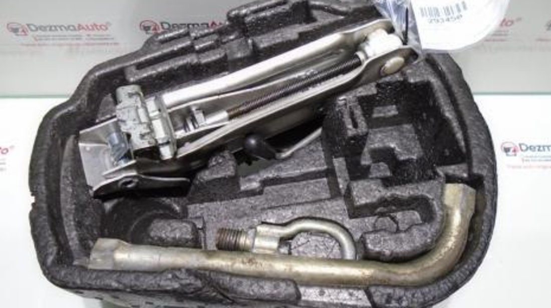 Cric cu cheie si spuma 8L0011031A, Vw Golf 4