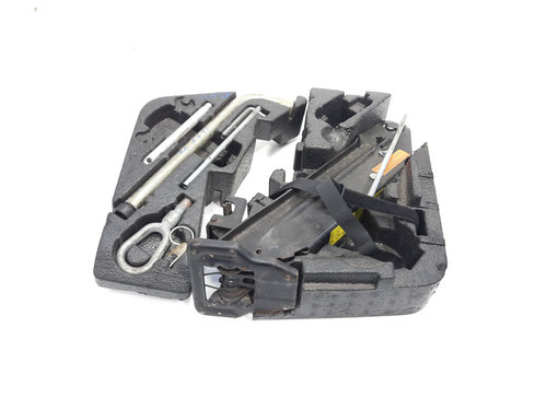 Cric cu cheie, spuma si cui remorcare, cod 7L0011031E, 7L0012219, VW Touareg (7LA, 7L6) (id:476731)