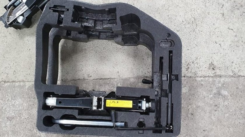 Cric si cheie roti AUDI A4 B8 AUDI A5 8T 2009 20101 2011 2012